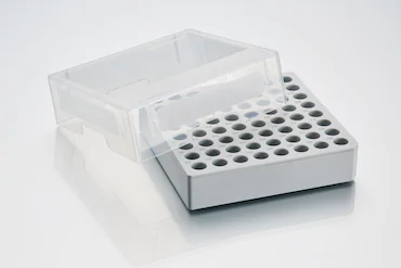 艾本德儲存盒 8 × 8, 可放置 64  個試管， 1  –  2  mL，3  件，高 53  mm，2  英寸，聚丙烯材料，可耐受最低 -86  °C，可高溫高壓滅菌，帶蓋子并具有數(shù)字字母標識